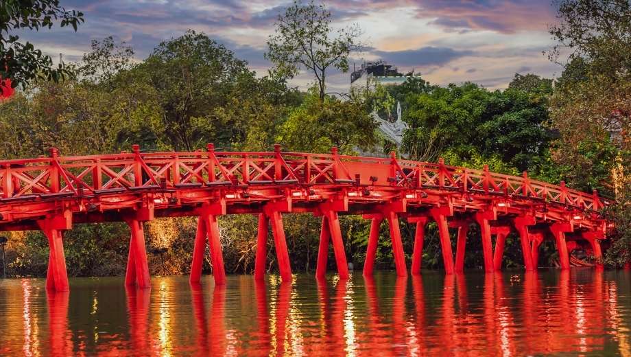 Hanoi in October: Complete Autumn Travel Guide