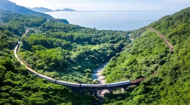 Hanoi to Hue Train: Schedule, Tickets, Prices & Travel Tips (2026)