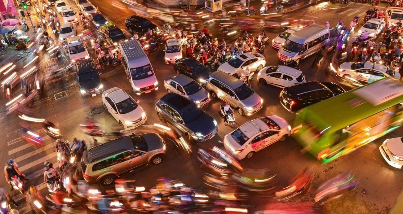 Crossing the street in Vietnam: understanding the organized chaos