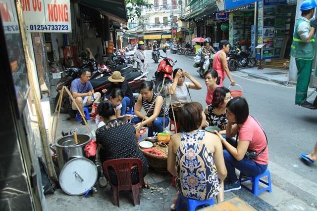What to eat in Hanoi as a local (not the places you see everywhere)