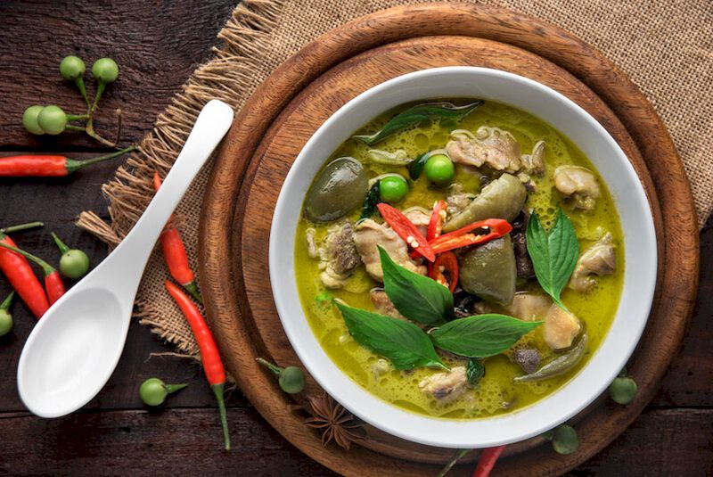 Gaeng Kaew Wan Gai es un plato delicioso con una mezcla especial de picante y cremoso. Fuente: internet