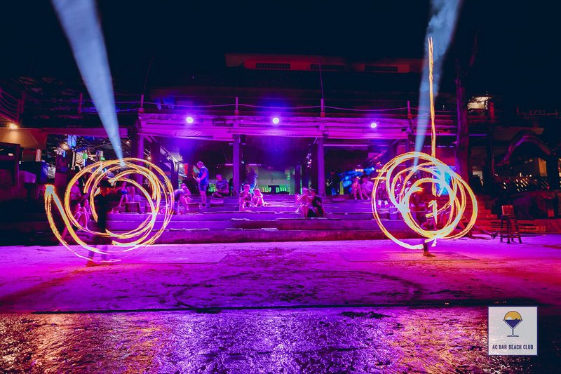 bar club en sairee beach