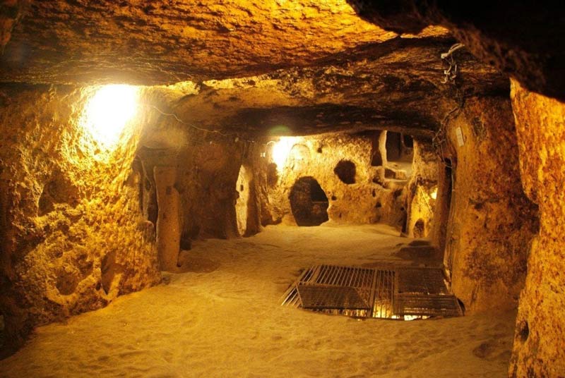 inside of cu chi tunnels