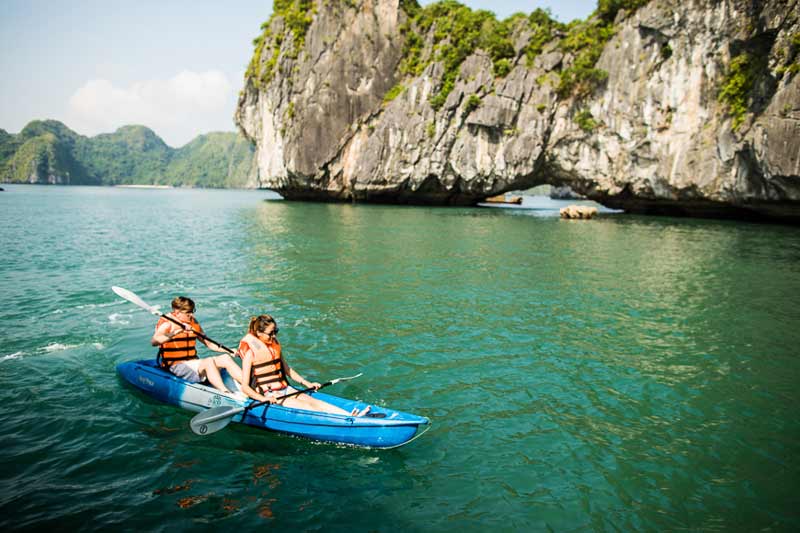 kayak in halong