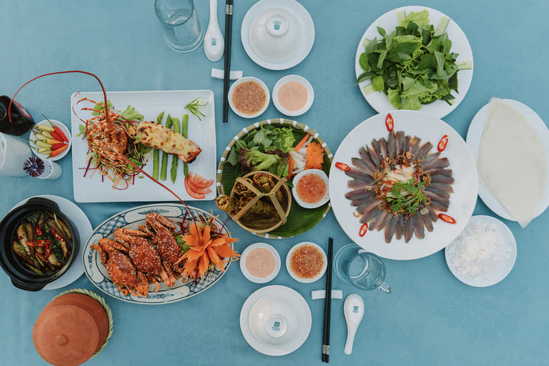 huong bien restaurants