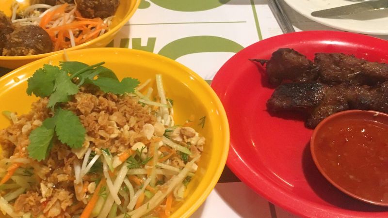 restaurantes vietnamitas en barcelona - mon viet - comida