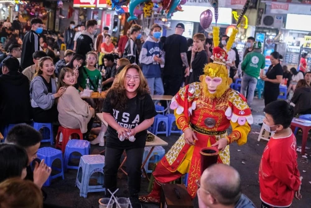 Soak Up the Sidewalk Street Atmosphere Ta hien street