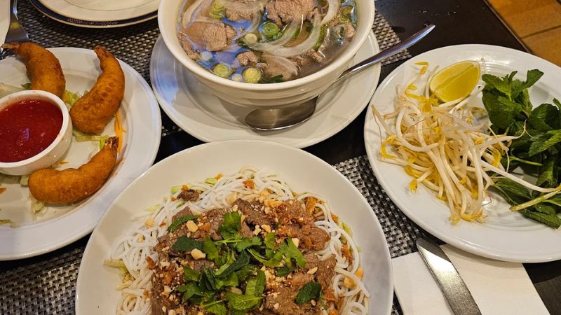 restaurantes vietnamitas en madrid - vietnam mekong - comida
