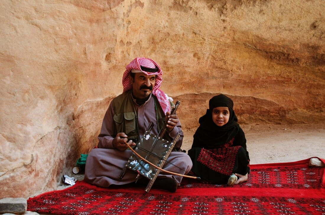 asia en noviembre - calle en jordania