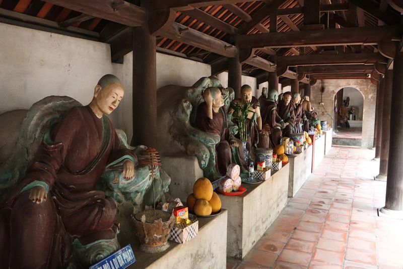 bac ninh - budismo - estatuas de monjes