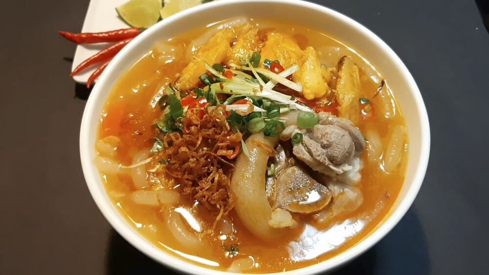 banh canh quang binh bowl