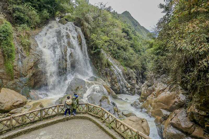 aldea cat cat - cascada