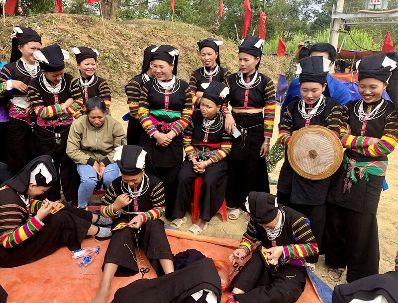 Black Lo Lo women