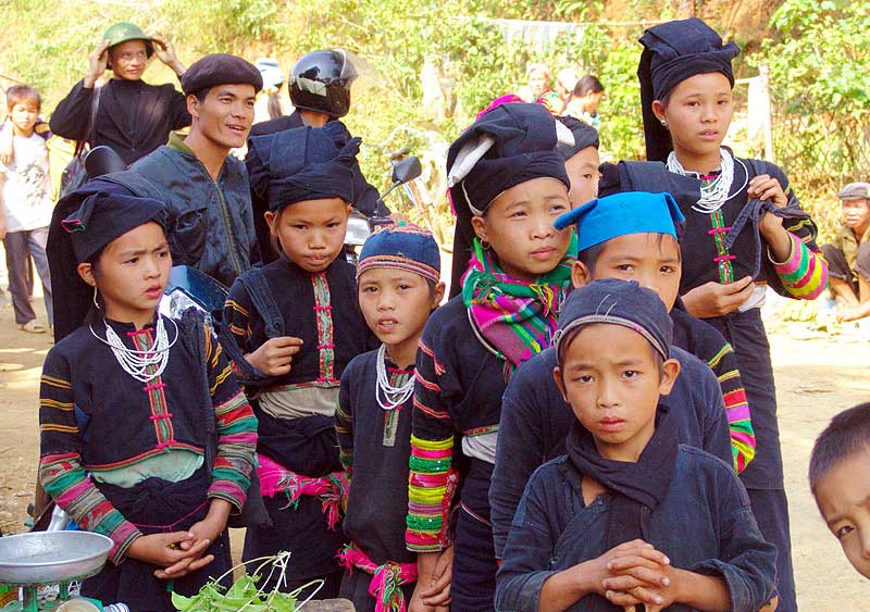 Children of the Lolo Noir ethnic group in Bao Lac, Cao Bang