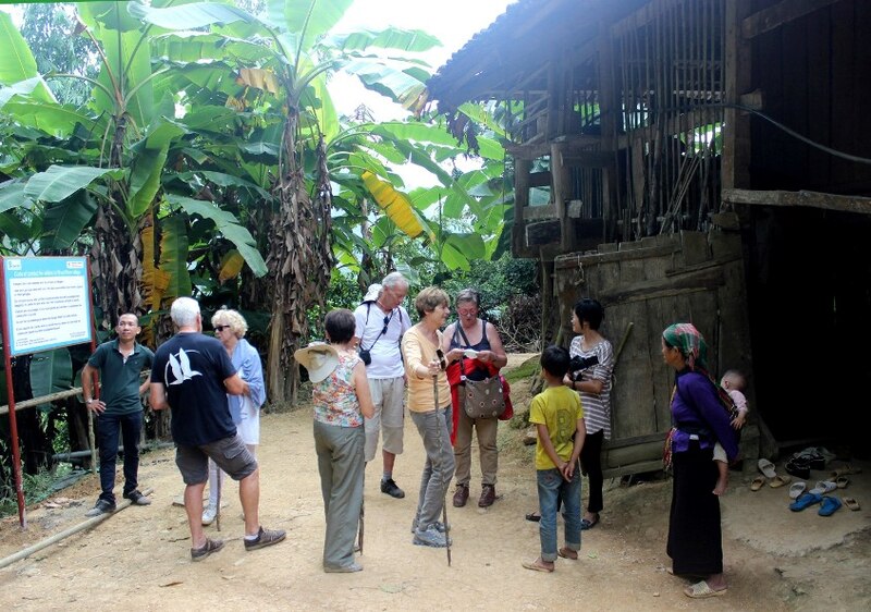 Trekking around Khuoi Khon village