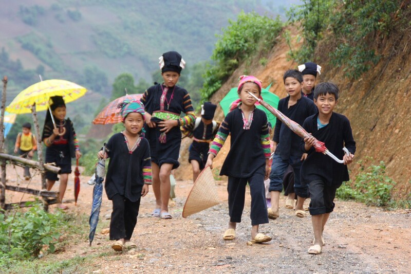 The Lolo people are struggling to preserve and popularize their language for future generations