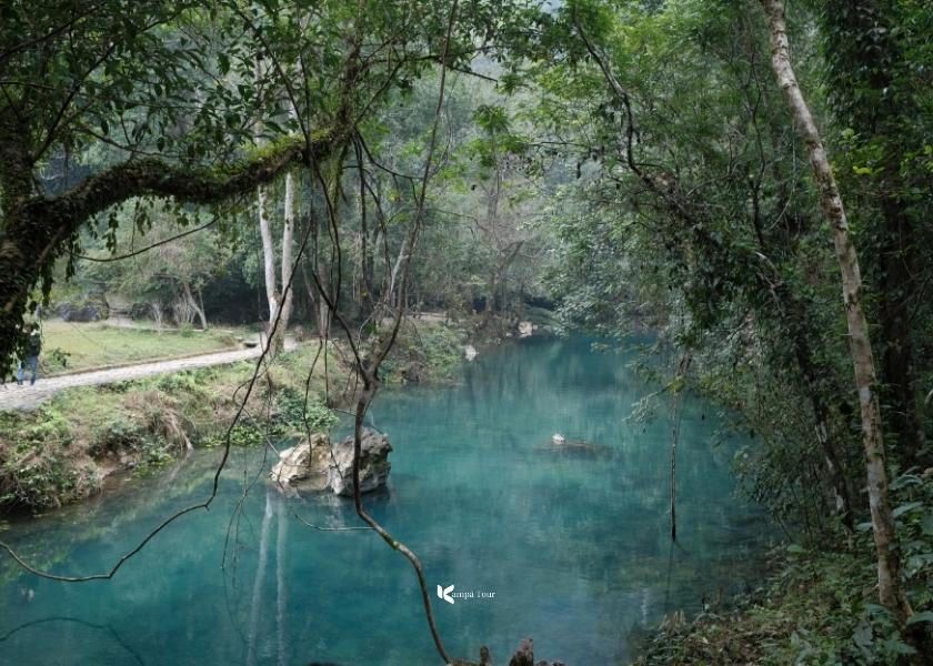 The turquoise water at Lenin Stream, Pac Bo