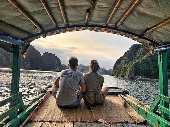 explore cat ba on a boat