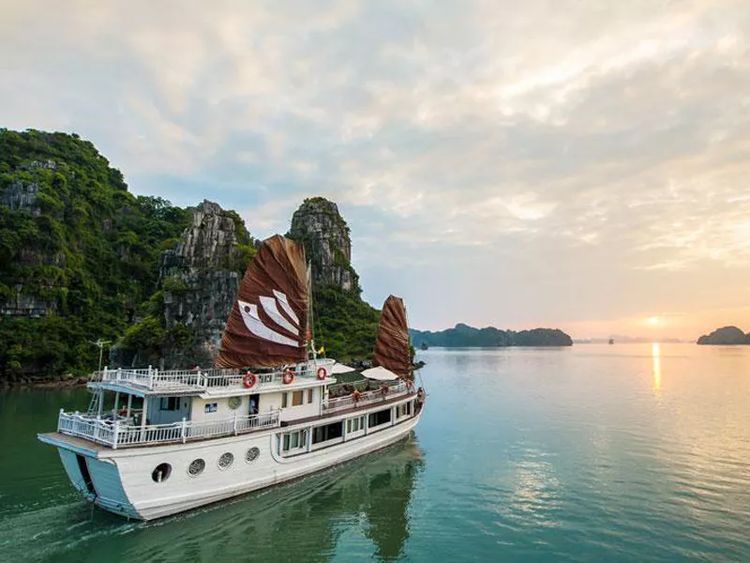 crucero bhaya cruise en bahia de halong
