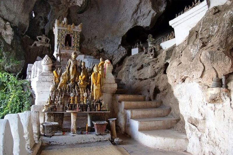 cueva pak ou al lado del rio mekong
