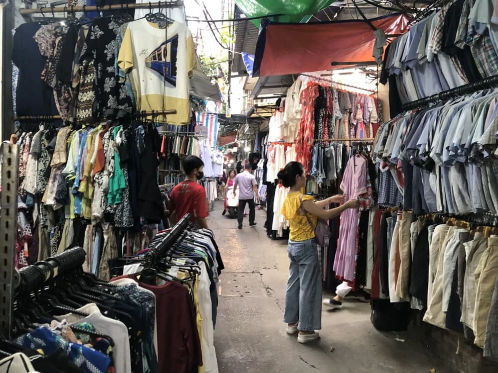 secondhand market in the middle of hanoi