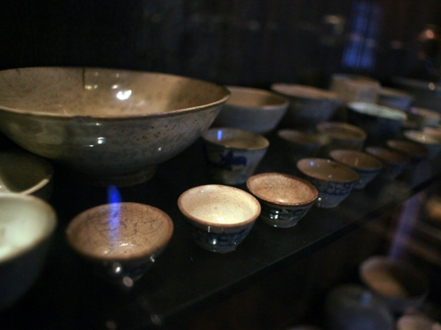 Everyday bowls and cups are also used for drinking herbal decoctions.