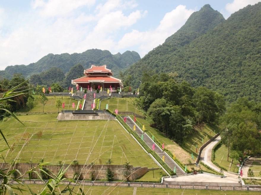 Ho Chi Minh Temple is where you will learn about the history of the Vietnamese revolution.