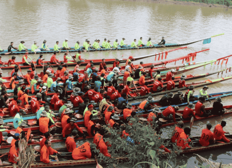 festival en laos - La Fiesta de las Piraguas en Laos - barcos