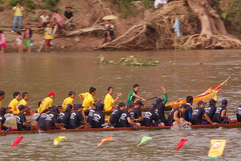 festival en laos - La Fiesta de las Piraguas en Laos - xieng ngeun