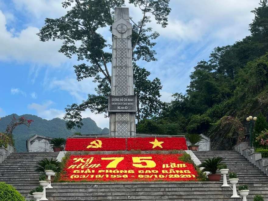 Your first stop when you arrive at Pac Bo Cave