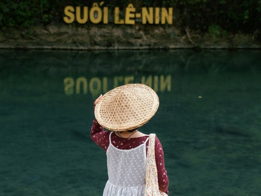 Jade green Lenin Stream