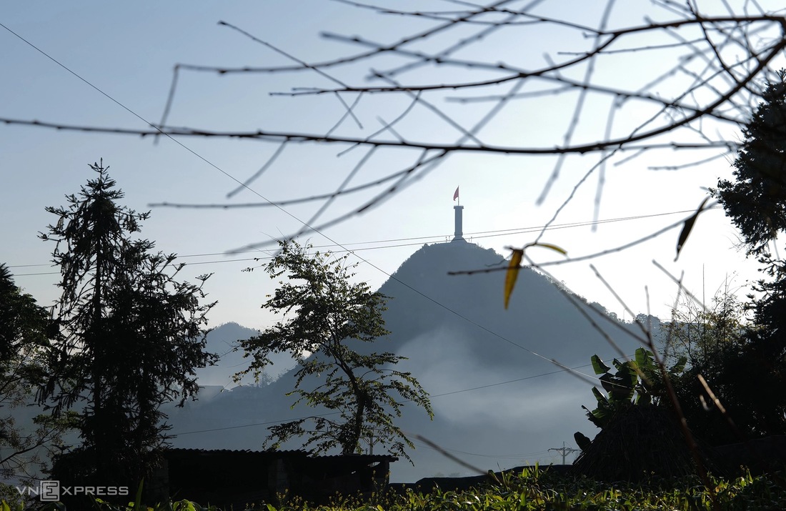 aldea de lo lo chai - ha giang - vista a lung cu