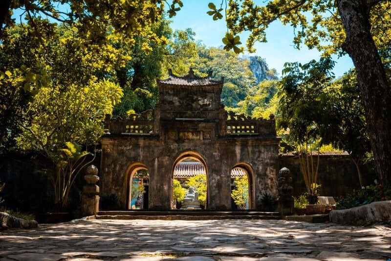 The peaceful atmosphere at Tam Thai Pagoda