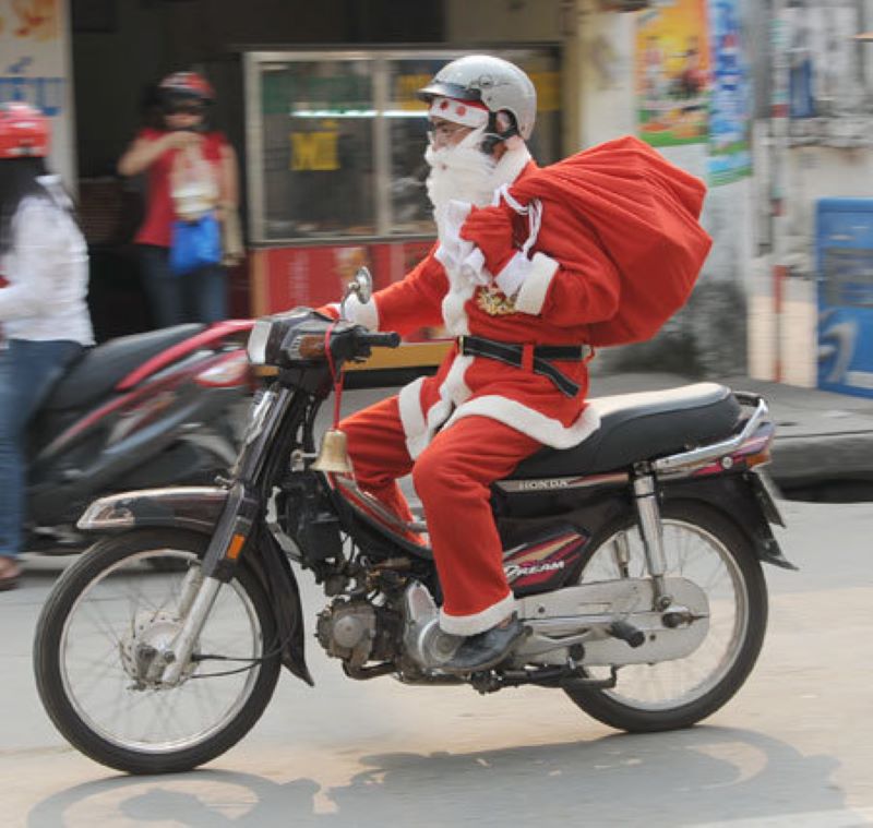 Santa Claus's modes of transportation in Vietnam