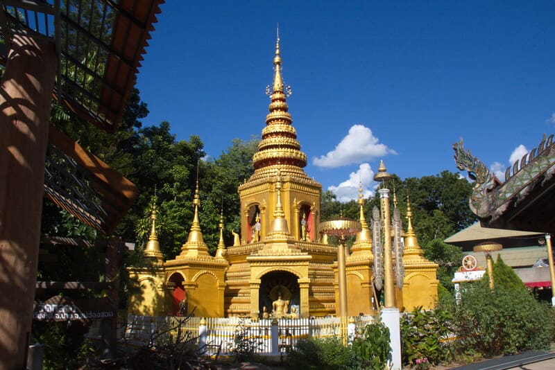 templo en pai tailandia