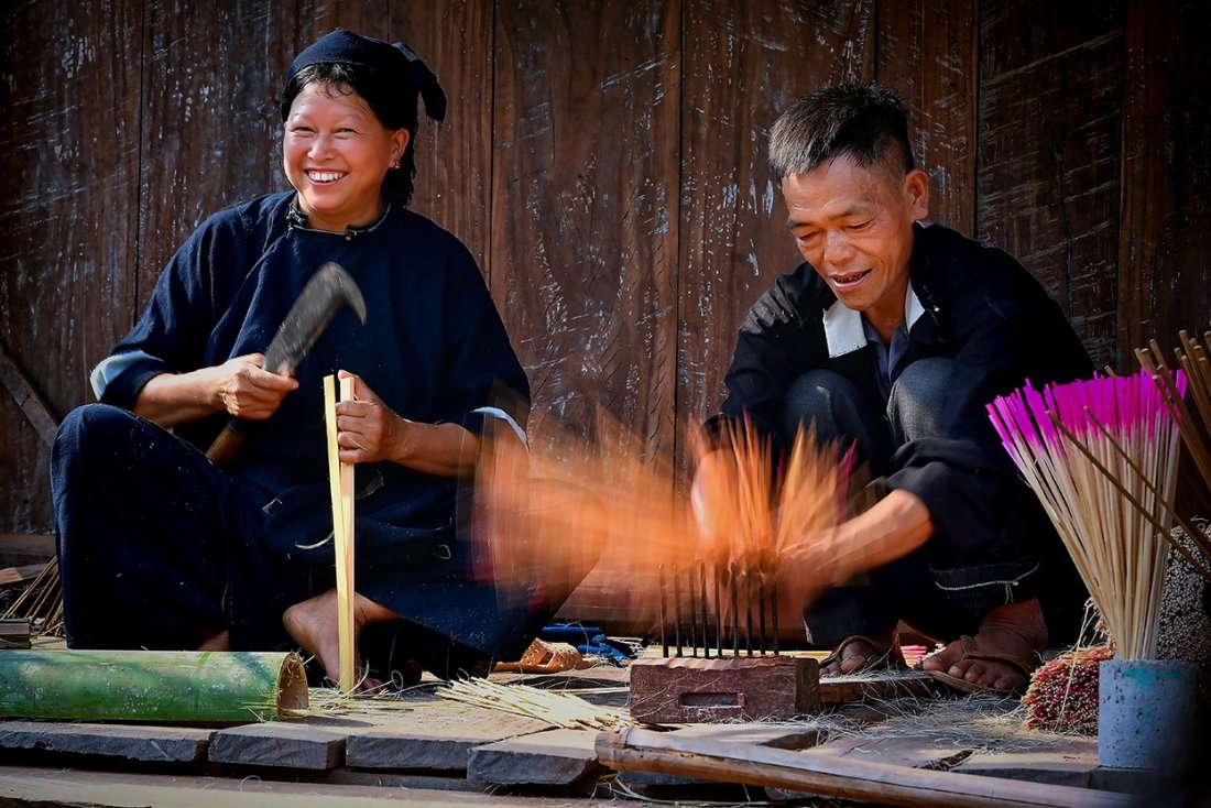 Nung incense artisans