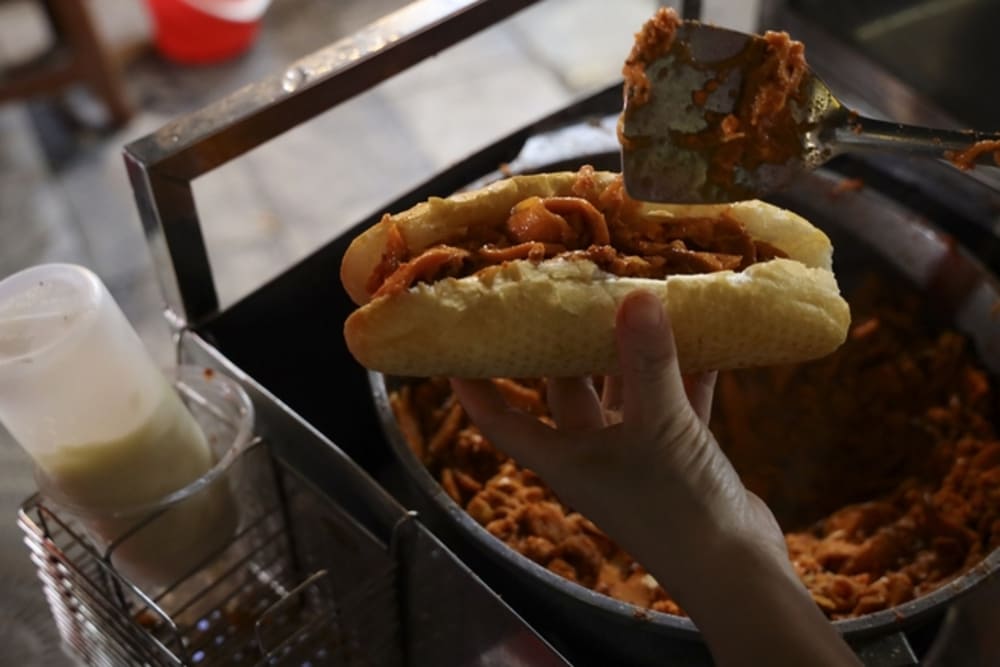 Hanoi's Midnight Bánh Mì