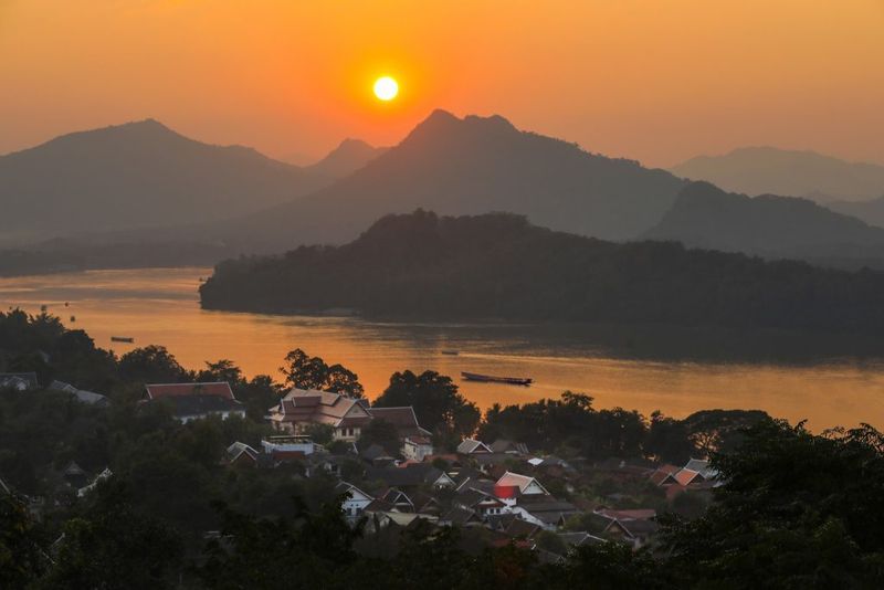 luang prabang al lado de rio mekong