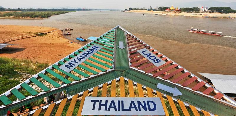 frontera de birmania en rio mekong
