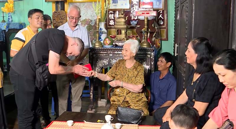 li xi - De las generaciones jóvenes a los mayores