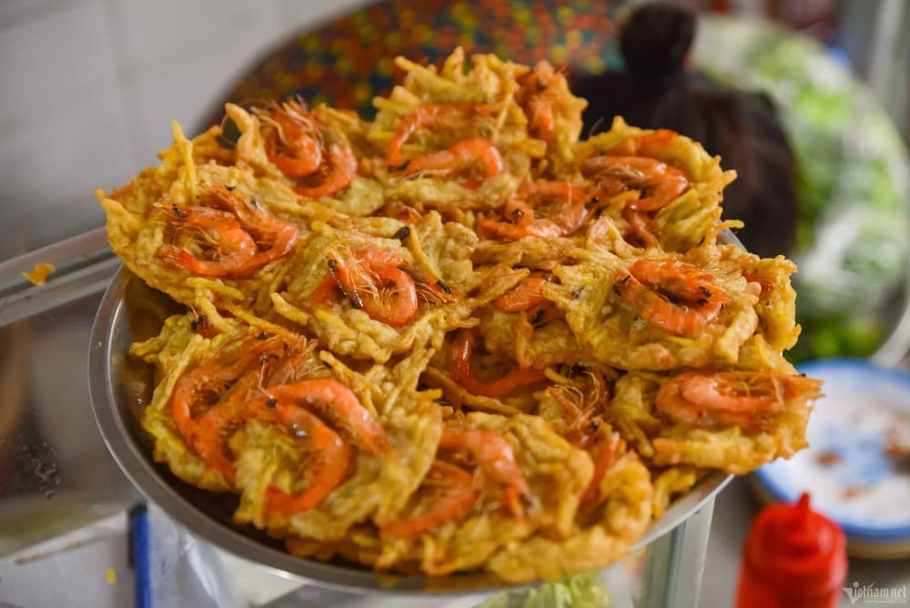  crispy fried shrimp cakes in ho tay
