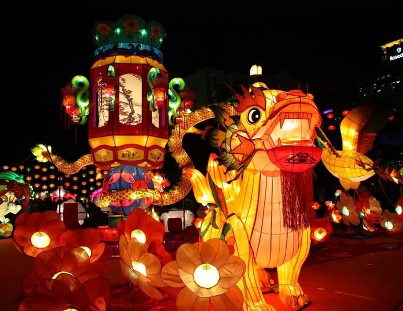 The Tuyen Quang Mid-Autumn Festival is the largest autumn festival in Vietnam