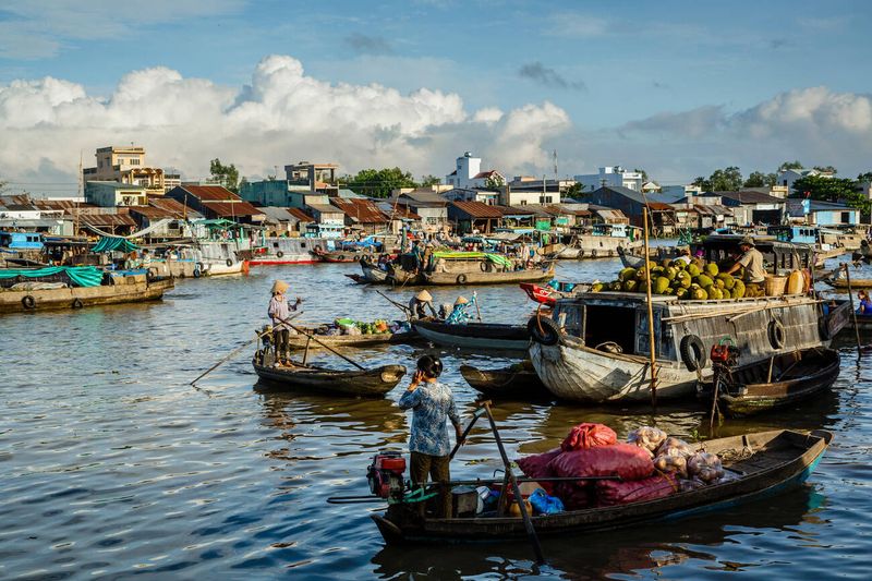 mercado flotante en el delta del mekong