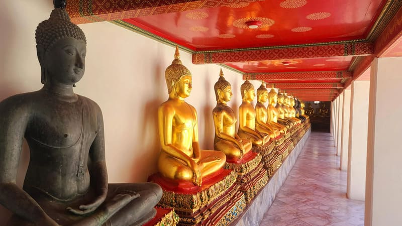 wat pho tailandia - corredor de estatuas buda