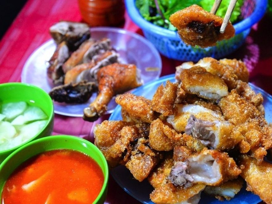 Steamed rice cakes (Bánh Áp Chao) for the winter days in Cao Bằng.