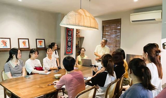 El socio Coco Riverside Lodge visita nuestra oficina