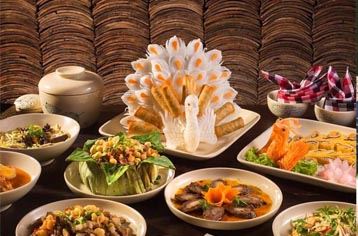 Royal costume dinner in Hue