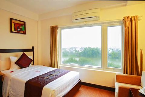 Serene Shining Hotel - Hue