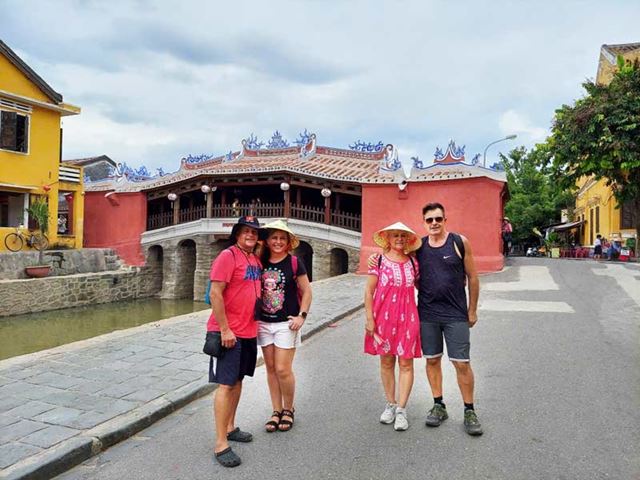 Maria Dolores & friends