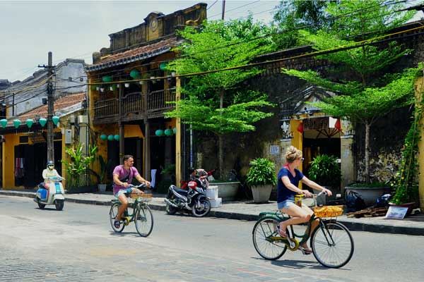 Paseo por el casco antiguo de Hoi An en bici